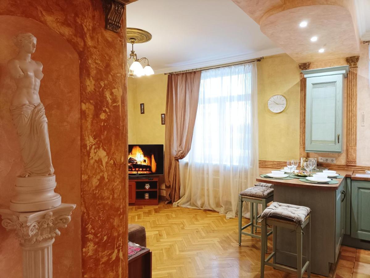 Old Town Retreat With Stunning Views 2 Bedroom Apartment Nearby The Church Of Saint Peter Riga Exterior photo